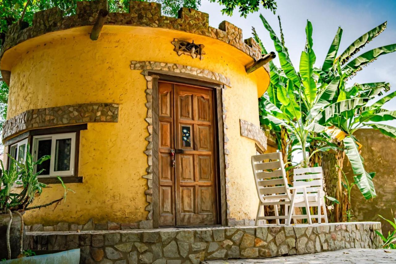 Kokrobite Gardens Restaurant And Guest House ภายนอก รูปภาพ