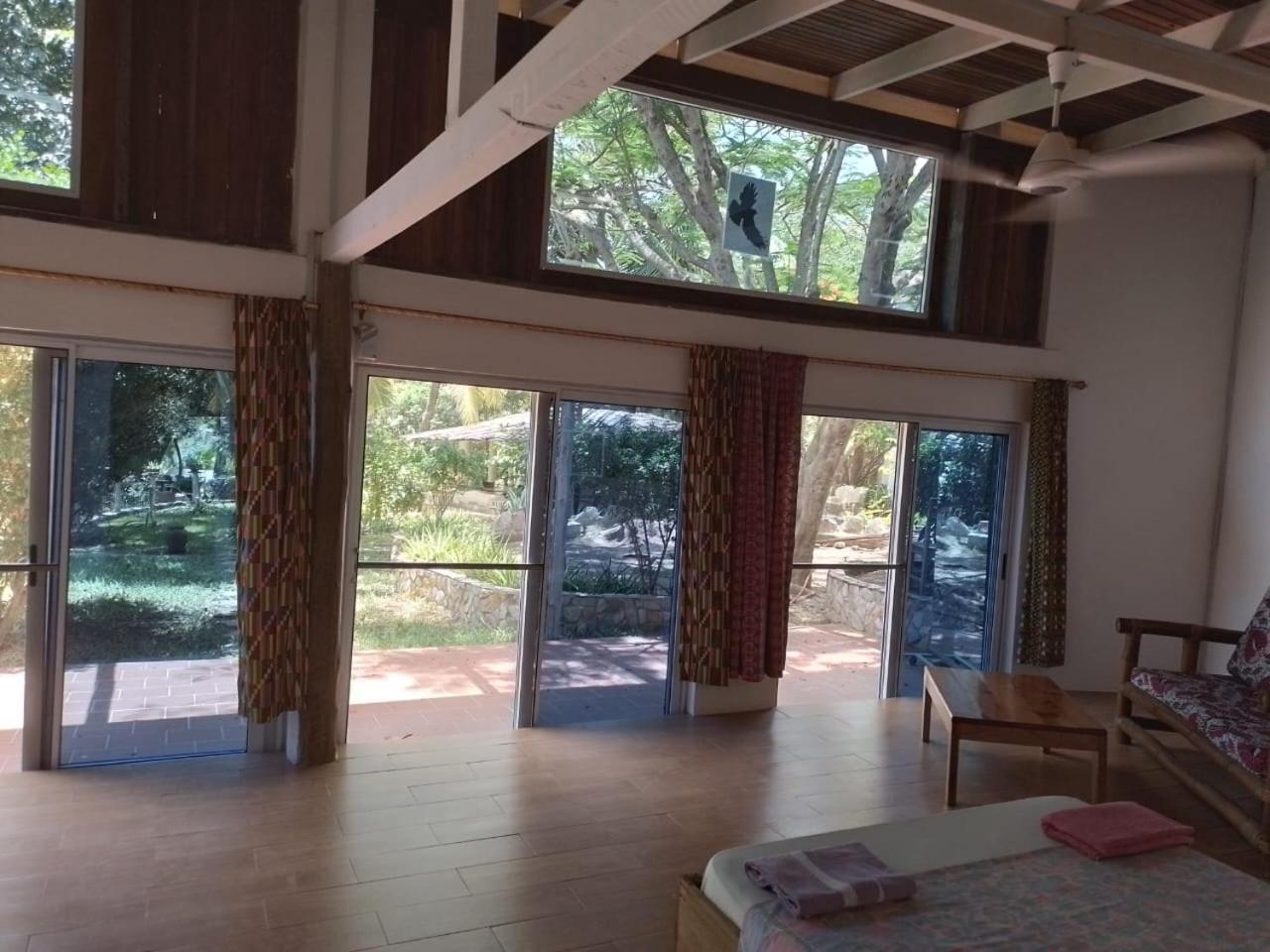 Kokrobite Gardens Restaurant And Guest House ภายนอก รูปภาพ