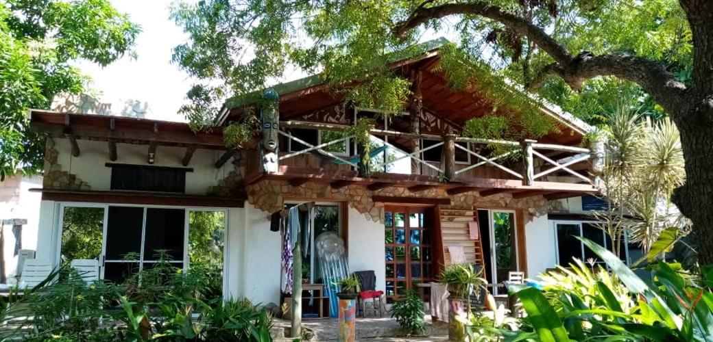 Kokrobite Gardens Restaurant And Guest House ภายนอก รูปภาพ