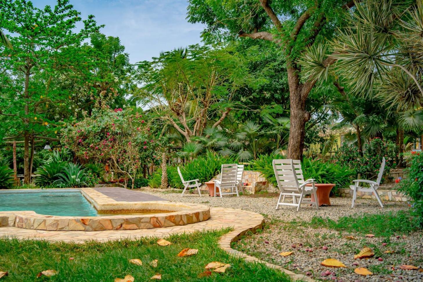Kokrobite Gardens Restaurant And Guest House ภายนอก รูปภาพ